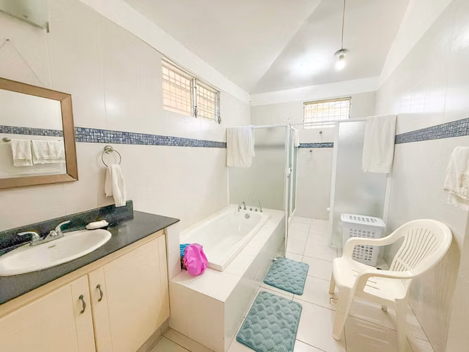 SE VENDE!! Casa a 5 minutos de la playa en Coronado!! - Imagen 13