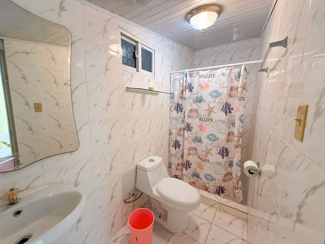 Vendo Amplia casa con potencial en San Carlos!