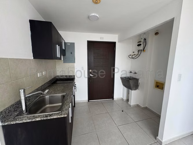 Vendo Apartamento en Avenida Balboa LC27-464
