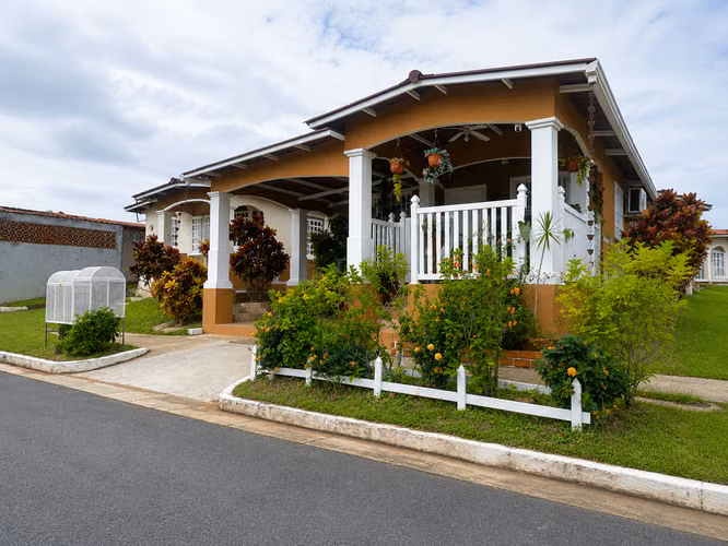 Venta de Casa en Villa Real, La Chorrera con Terraza y Jardín