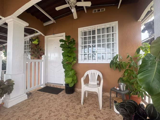 Venta de Casa en Villa Real, La Chorrera con Terraza y Jardín