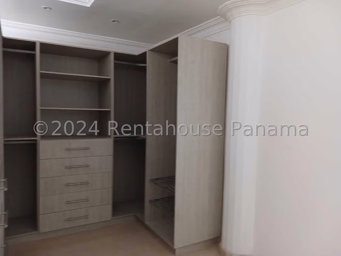 Alquilo Apartamento en Avenida Balboa LC26-9018