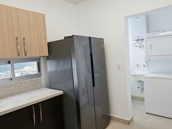 En Venta Apto en H2O Av Balboa $184,000