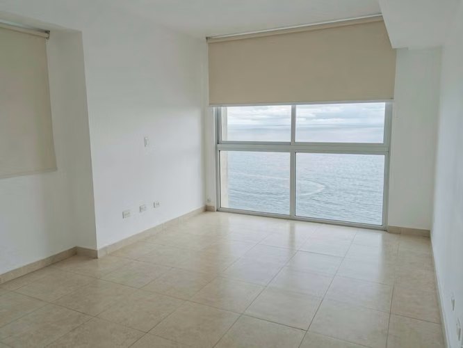 En Venta Apto en H2O Av Balboa $184,000