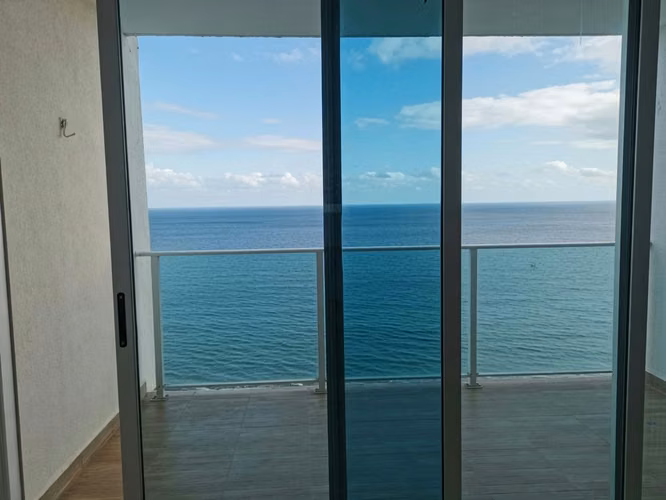 En Venta Apto en H2O Av Balboa $184,000