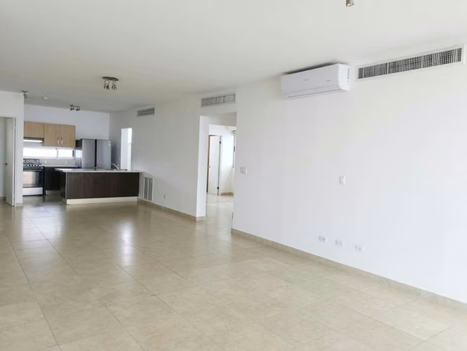 En Venta Apto en H2O Av Balboa $184,000