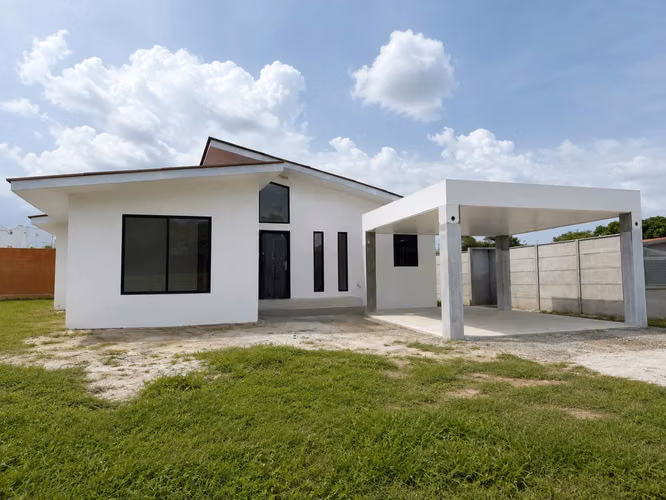 Vendo Casa NUEVA y moderna con piscina en Coronado!!