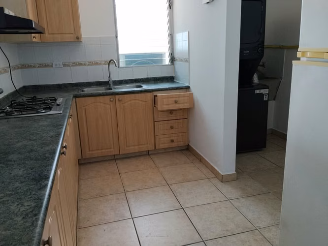 Apartamento en Carrasquilla de 86m2 con balcón y 2 recámaras - Imagen 3