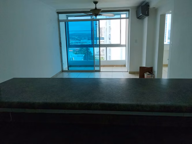 Apartamento en Carrasquilla de 86m2 con balcón y 2 recámaras