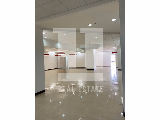 Se Alquila Local de 310.80m2 en Westland Mall