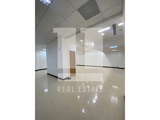 Se Vende Local de 310.80m2 en Westland Mall - Imagen 3