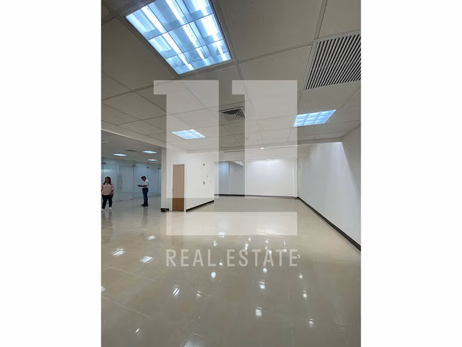 Se Vende Local de 310.80m2 en Westland Mall - Imagen 6