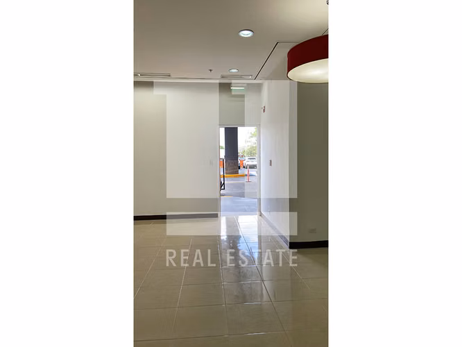 Se Vende Local de 310.80m2 en Westland Mall - Imagen 5