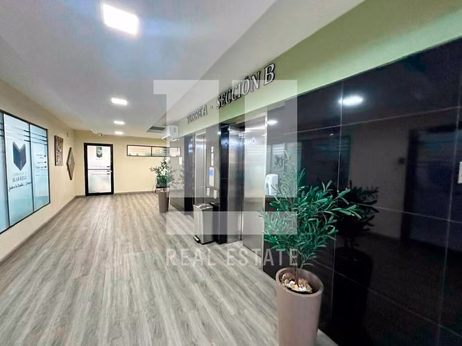 Se Vende Local en PH Royal Center