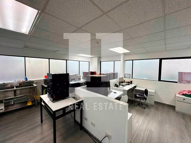 Se Vende Local en PH Royal Center - Imagen 15