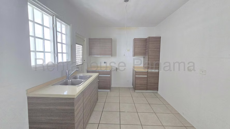 Venta de casa en Brisas Del Golf AK - Imagen 5