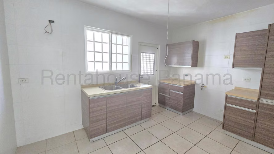 Venta de casa en Brisas Del Golf AK - Imagen 4