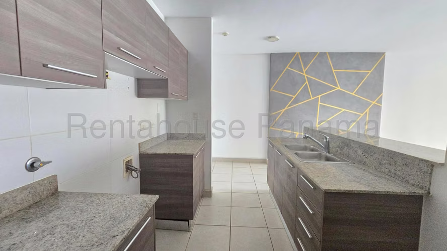 Venta de apartamento en Brisas Del Golf AK - Imagen 6