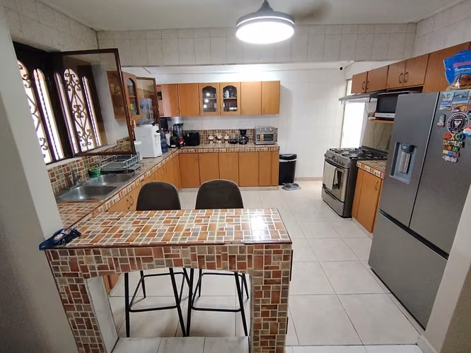 Se vende amplia casa en Don Bosco Urbanización La Riviera - Imagen 8