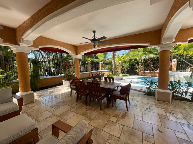Casa de Lujo con Amplia Terraza y Piscina - Imagen 4