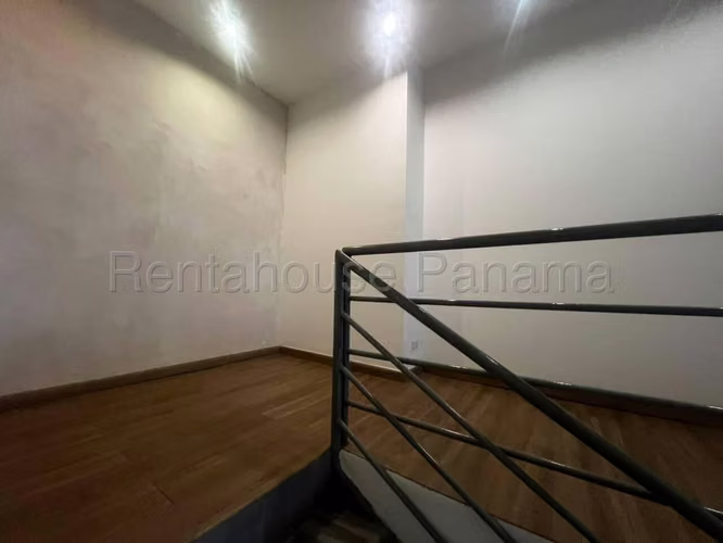 Alquiler de local comercial en Obarrio AK