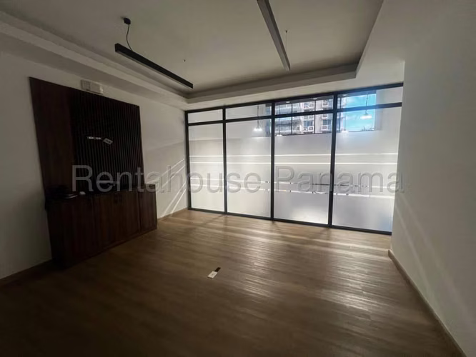 Alquiler de local comercial en Obarrio AK