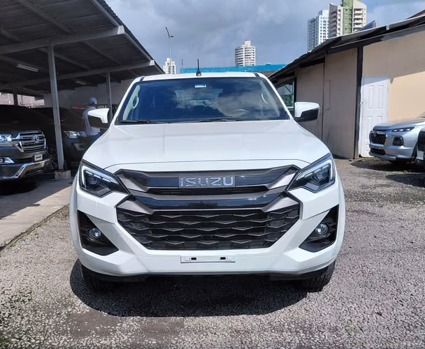 2026 Isuzu D-Max 3.0 TD - solo 12,003 km - impecable - Imagen 8