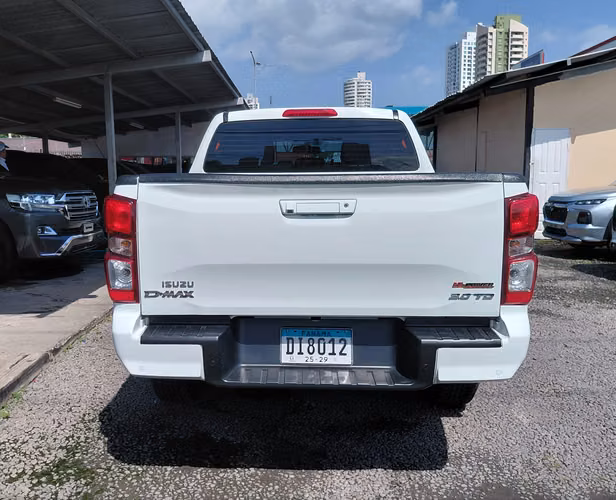 2026 Isuzu D-Max 3.0 TD - solo 12,003 km - impecable - Imagen 4