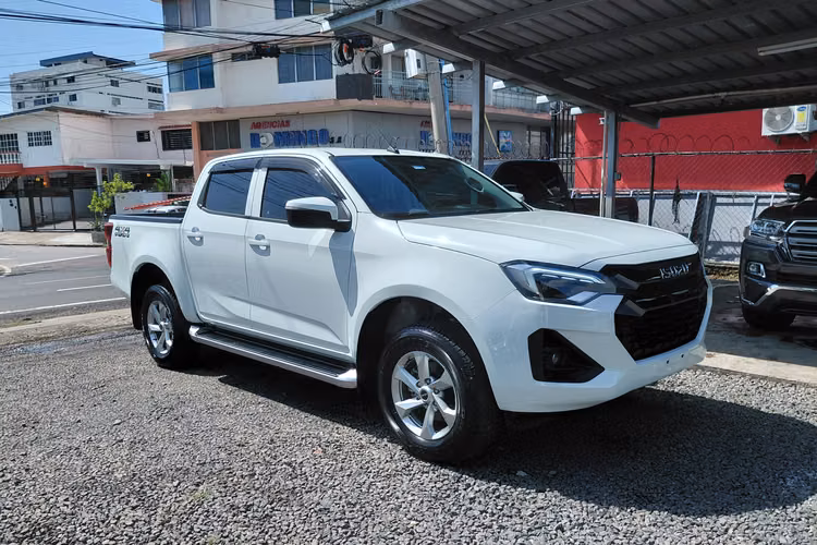 2026 Isuzu D-Max 3.0 TD - solo 12,003 km - impecable - Imagen 7