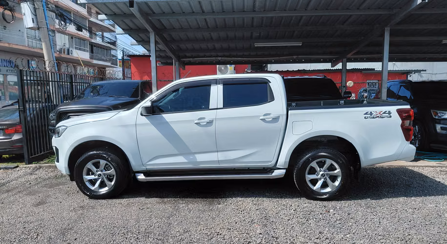 2026 Isuzu D-Max 3.0 TD - solo 12,003 km - impecable - Imagen 2