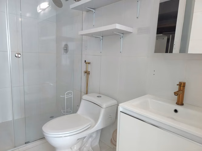 Hermoso Apartamento Amueblado en Avenida Balboa Vista Al Mar - Imagen 10