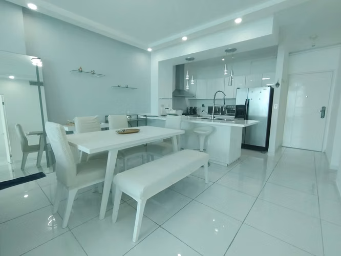 Hermoso Apartamento Amueblado en Avenida Balboa Vista Al Mar - Imagen 4
