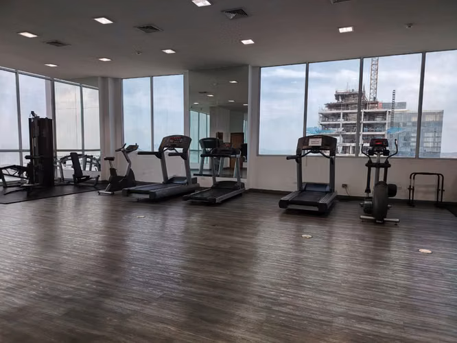 Hermoso Apartamento Amueblado en Avenida Balboa Vista Al Mar - Imagen 13