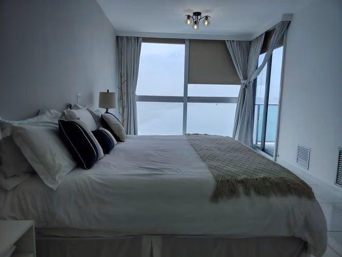 Hermoso Apartamento Amueblado en Avenida Balboa Vista Al Mar - Imagen 9