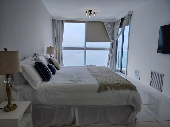 Hermoso Apartamento Amueblado en Avenida Balboa Vista Al Mar