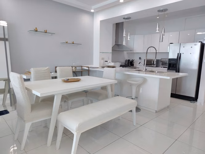 Hermoso Apartamento Amueblado en Avenida Balboa Vista Al Mar - Imagen 5