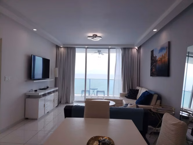 Hermoso Apartamento Amueblado en Avenida Balboa Vista Al Mar - Imagen 8