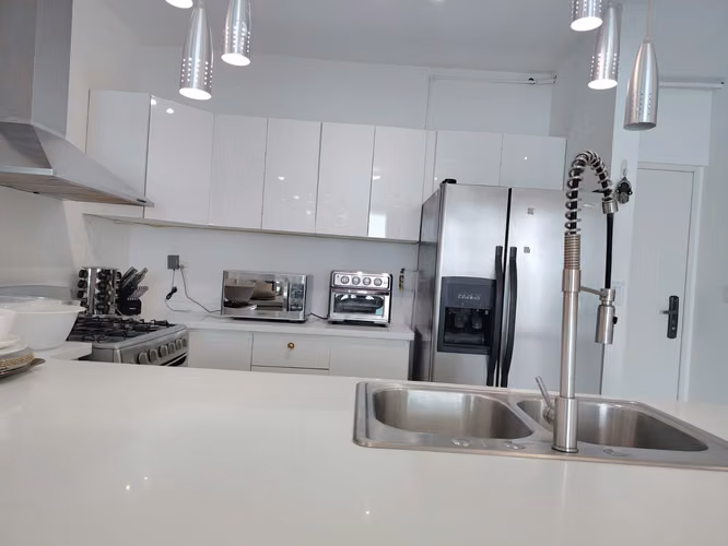 Hermoso Apartamento Amueblado en Avenida Balboa Vista Al Mar - Imagen 7