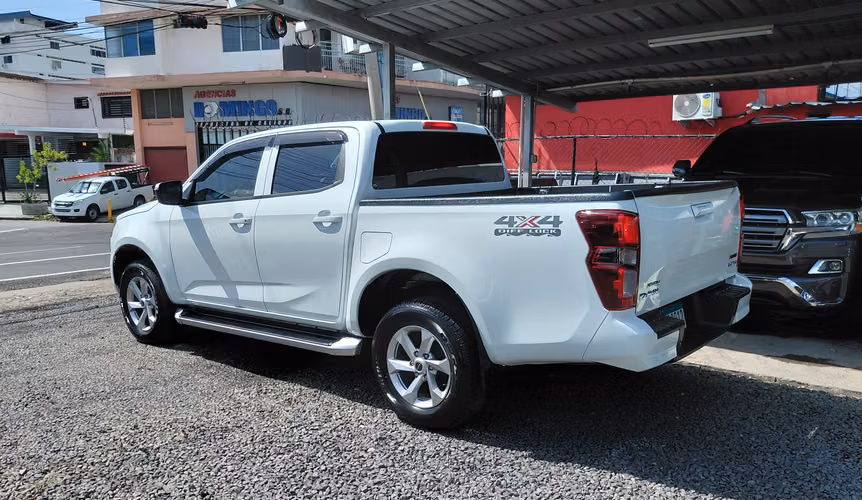 2026 Isuzu D-MAX 3.0 Turbo Diesel 4x4 - 12,003 km - garantia de agencia