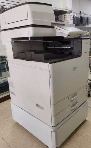 Impresora Ricoh IM C3000 Color + 7 Tóner Nuevos | 100% Funcional