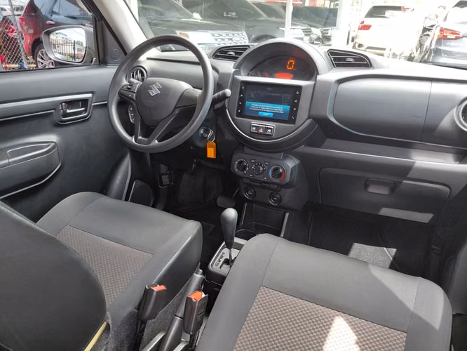 2025 Suzuki S-Presso - impecable - solo 9842 km - Imagen 9