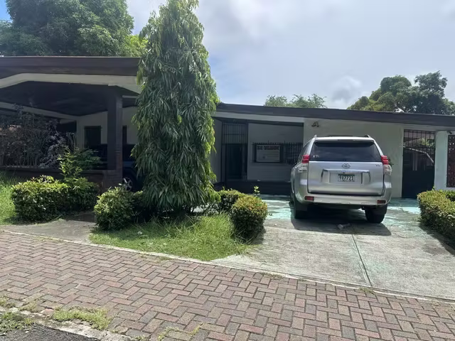 FOR SALE – SPACIOUS HOUSE IN VILLA ZAITA, LAS CUMBRES