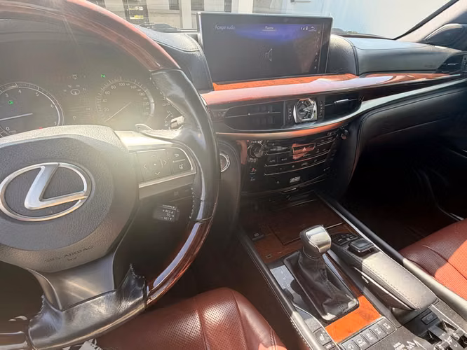 LEXUS LX 570