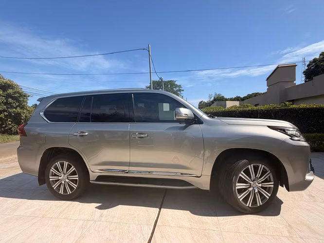 LEXUS LX 570