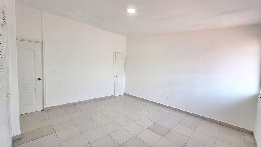 Casa en alquiler en Parque Lefevre YM