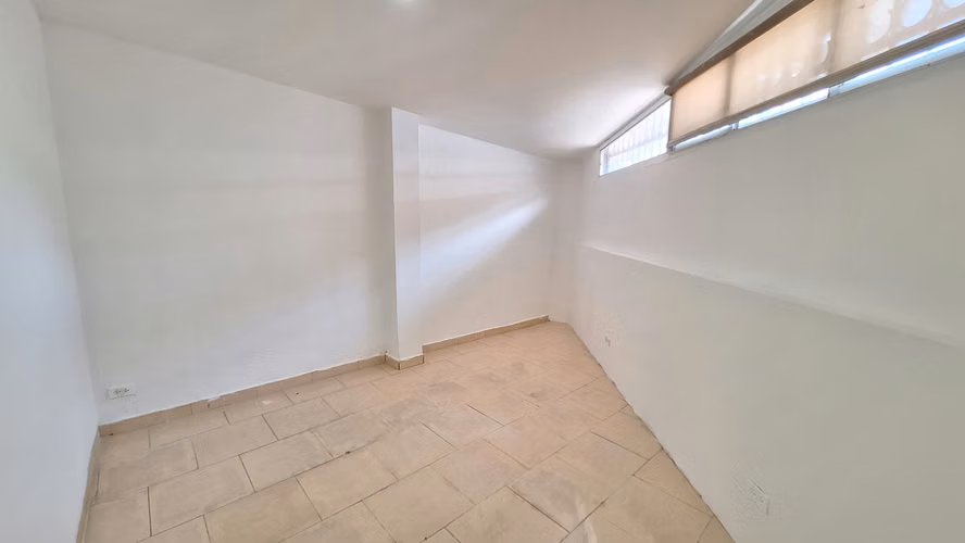 Casa Comercial en alquiler en Parque Lefevre YM