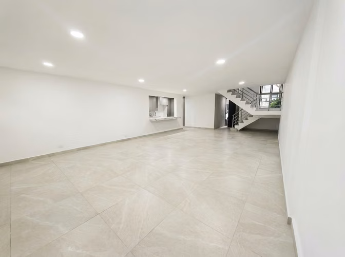 Casa dúplex remodelada en Los Flamingos, San Francisco — lista para mudarse! - Imagen 3
