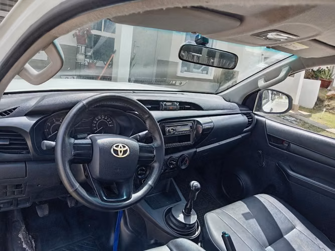 Vendo Hilux cabina sencilla 4x4 año 2016 - Imagen 6