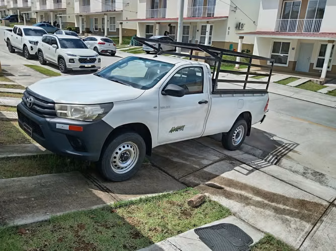 Vendo Hilux cabina sencilla 4x4 año 2016 - Imagen 8
