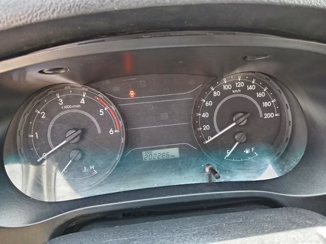 Vendo Hilux cabina sencilla 4x4 año 2016 - Imagen 5